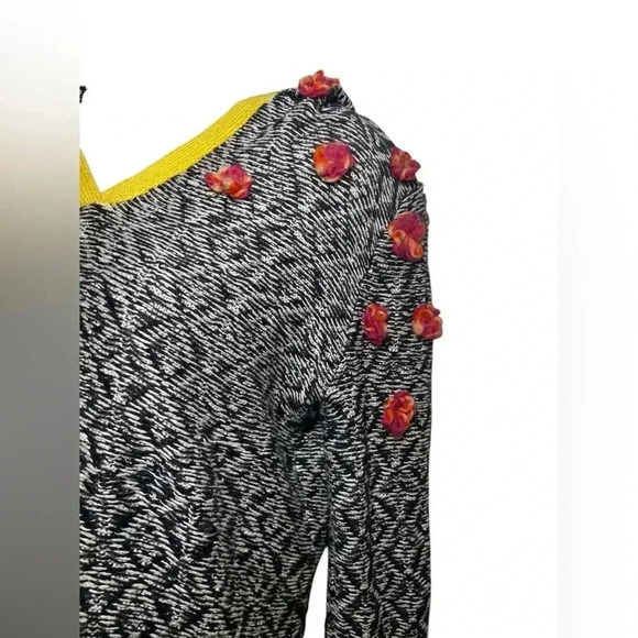 Tory Burch Runway Hooded Sweater XS 100% Linen Fringe Floral Rosette Boho Knit - Picture 4 of 6